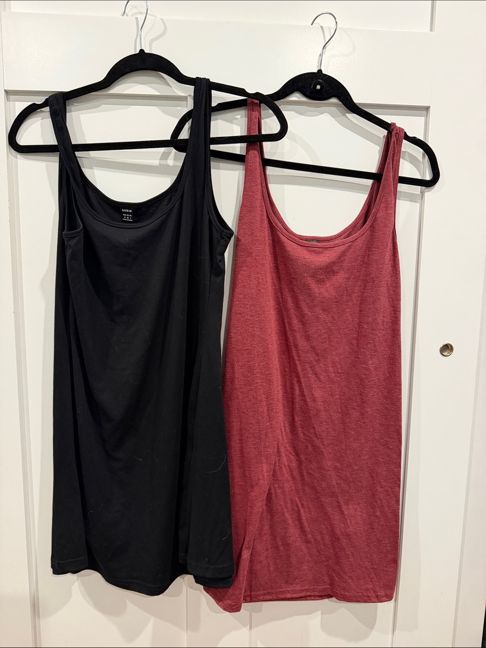 SHEIN Black & Dusty Red Scoop Neck Tank Dresses
